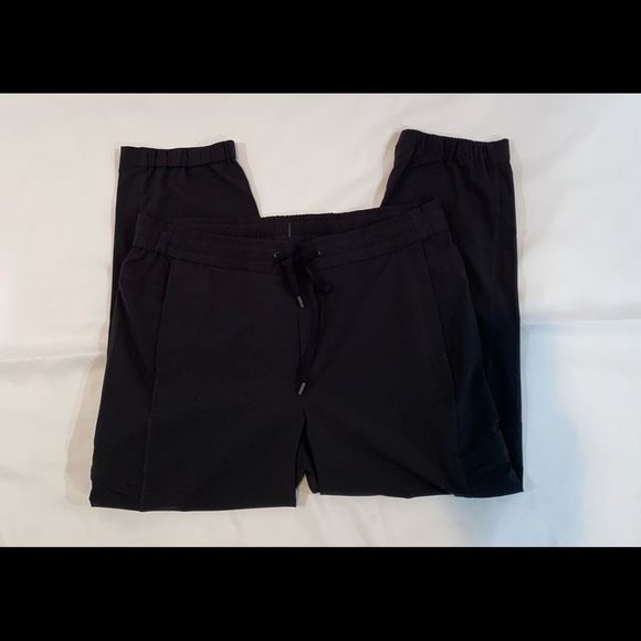Eddie Bauer black Capri cargos - Picture 1 of 13